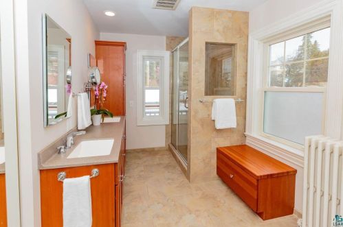 2511 5 St, Duluth MN 55806-1511 exterior