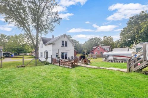 9 Elm Ave, Enfield CT 06082-1906 exterior