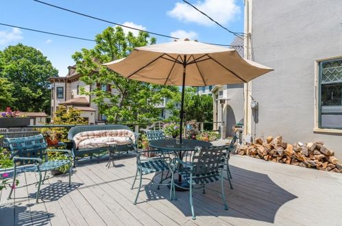 21 Catherine St, Middletown RI 02840-3232 exterior