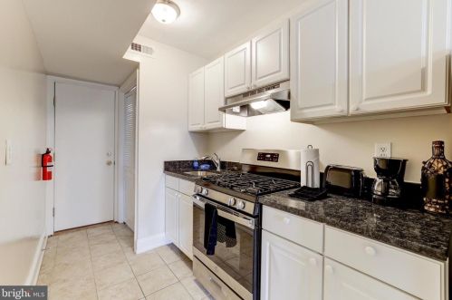 916 19 St, Washington DC 20002-4085 exterior