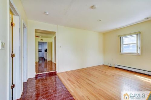 113 Floyd St, Edison NJ  08820-2126 exterior