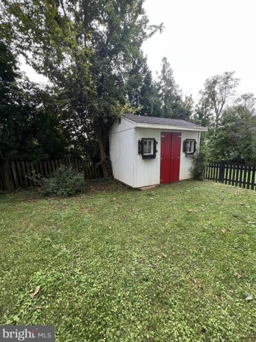 1807 Youngblood St, Mc Lean VA  22101-5244 exterior