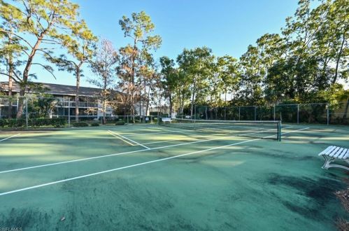 1369 Monarch Cir, Naples FL 34116-6615 exterior