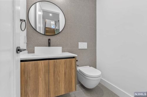 152 Morningside Ln, Palisades Park NJ 07650-1918 exterior