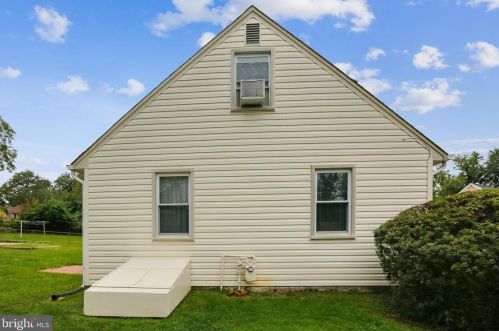 902 Lewis Ave, Rockville MD 20851-2350 exterior