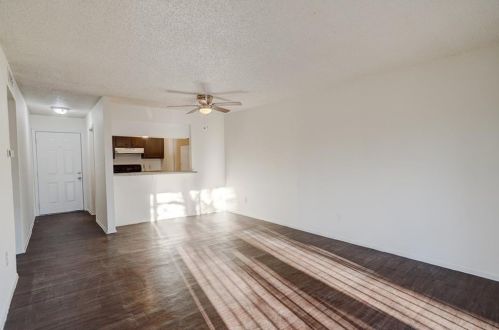 8625 Fireside Dr, Austin, TX 78757-7171