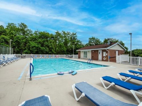 651 Newport Dr, Pittsburgh PA  15235-3226 exterior