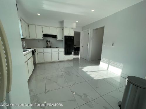 7 Berger Ave, Oakhurst NJ  07755-1702 exterior