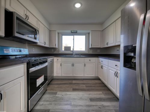 621 Columbia St, Algonac MI  48001-1505 exterior