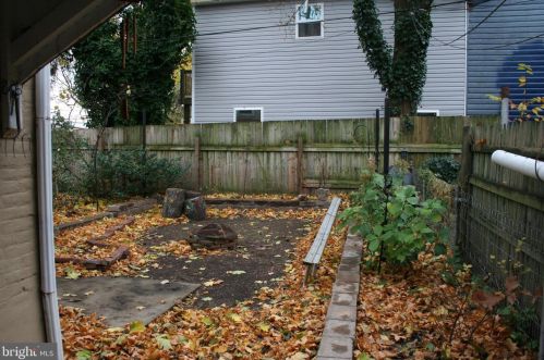 348 James St, Lancaster PA 17603-2831 exterior