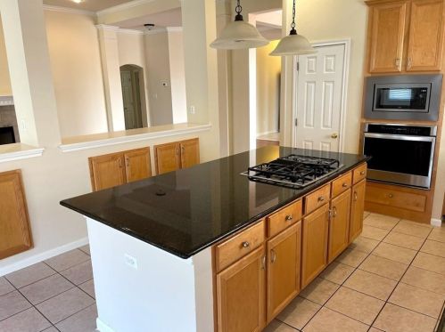 1904 Chasewood Dr, Austin TX 78727-6373 exterior