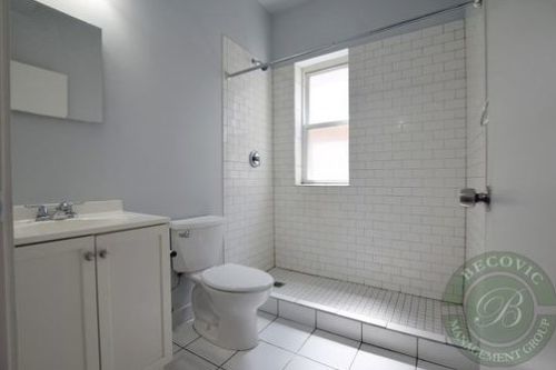 7456 Greenview Ave, Chicago IL 60626-1713 exterior