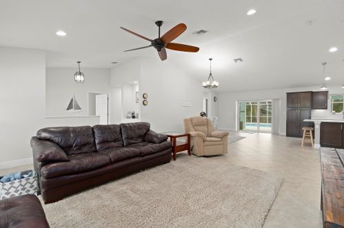 2415 Atlantic Beach Blvd, Fort Pierce FL  34949-1525 exterior