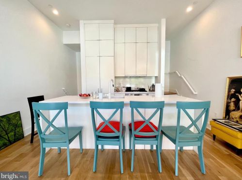 1102 T St, Washington DC  20009-4427 exterior