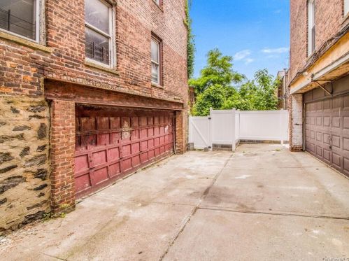 1923 Hennessy Pl, Bronx NY 10453-2910 exterior