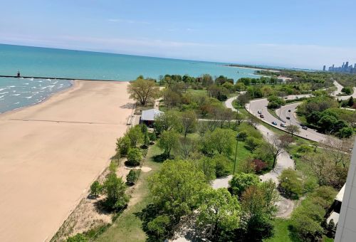 5757 Sheridan Rd, Chicago IL  60660-4735 exterior