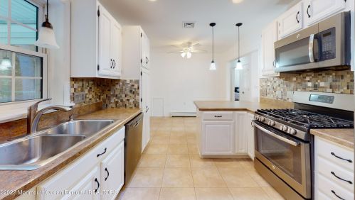 308 Enterprise Dr, Lacey NJ 08731-1815 exterior