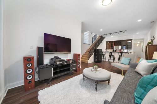 1725 Winchester Ave, Chicago IL 60622-1393 exterior