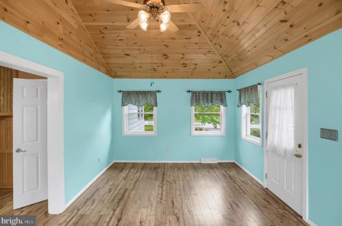 2725 Warm Spg Ave, Huntingdon PA 16652-2303 exterior