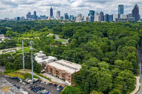 560 Dutch Valley Rd, Atlanta GA  30324-5304 exterior