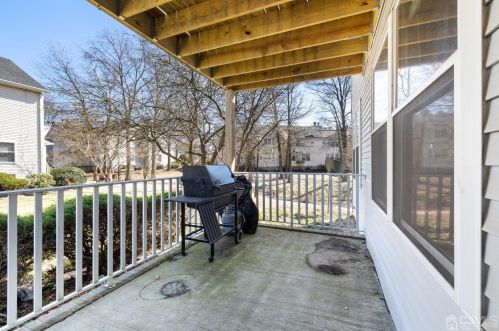 124 Exeter Ct, Piscataway NJ  08854-2178 exterior