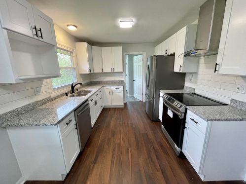 8959 Mohawk Rd, Milwaukee WI  53217-1741 exterior