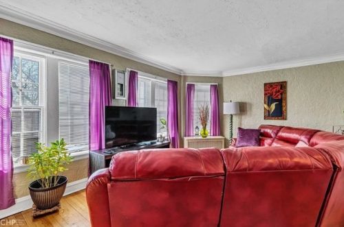 8516 Bennett Ave, Chicago IL 60649-4007 exterior