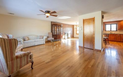 106 Grandview Ave, Wallingford, CT 06492-4651