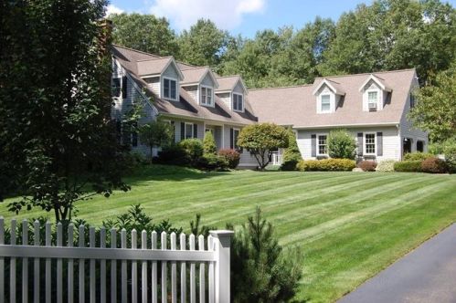 44 Brooks Rd, Worcester, MA 01612-1169