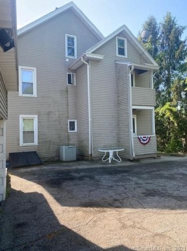 8 Ave, Derby CT 06418-1619 exterior