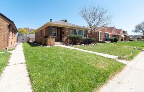 5042 68th St, Milwaukee WI  53220-4514 exterior