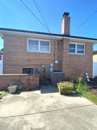 8355 Kedvale Ave, Chicago IL 60624-3529 exterior