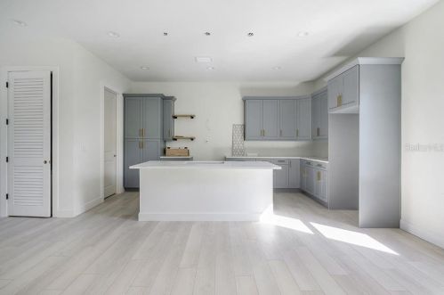 4913 Nebraska Ave, Tampa FL 33603-4050 exterior