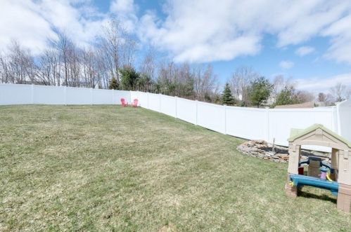 9 Quaker Rd, Worcester MA 01602-2298 exterior