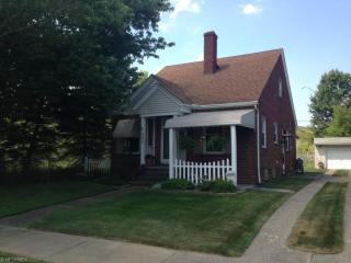 3090 137th St, Cleveland OH  44120-3235 exterior