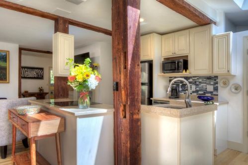 162 Rhode Is Ave, Middletown RI 02840-2761 exterior