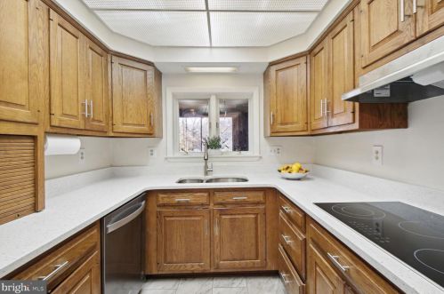 5608 Clermont Dr, Alexandria VA 22310-1402 exterior