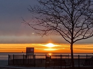 5901 Sheridan Rd, Chicago IL 60660-3616 exterior