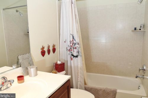 422 Royal St, Alexandria VA  22314-2335 exterior