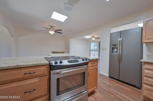 8105 Beverly St, Tucson AZ 85710-5929 exterior