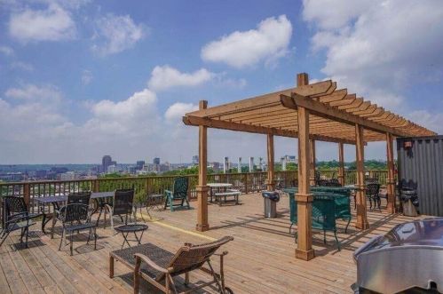 505 Cherry St, Grand Rapids MI 49503-4785 exterior