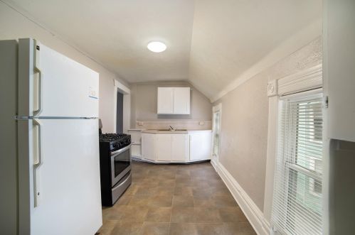 838 Broadway Ave, Grand Rapids MI 49504-3270 exterior