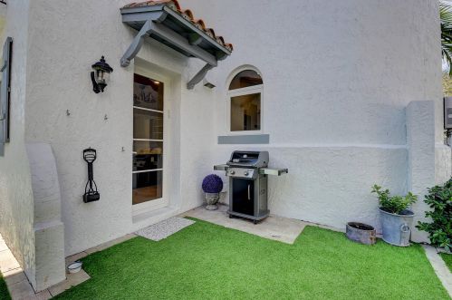 1470 4th Ct, Boca Raton FL  33432-1905 exterior