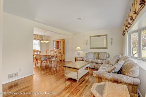 22 Arlene Dr, West Long Branch NJ 07764-1153 exterior