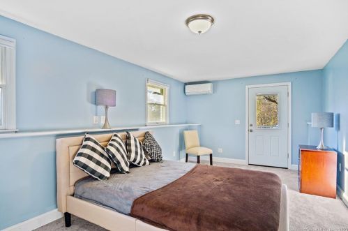 39 Tra Mart Dr, Uncasville CT  06382-1115 exterior