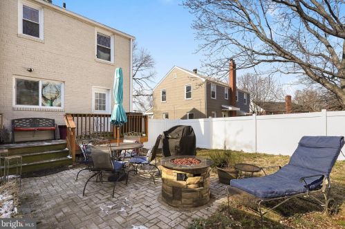 5849 Monticello Rd, Alexandria VA 22303-1301 exterior