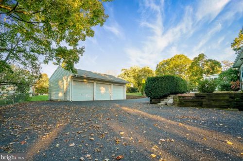 2031 Sunnyside Ave, Pottstown PA  19464-3026 exterior