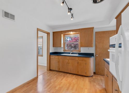 7217 Mohawk Ave, Milwaukee WI 53217 exterior