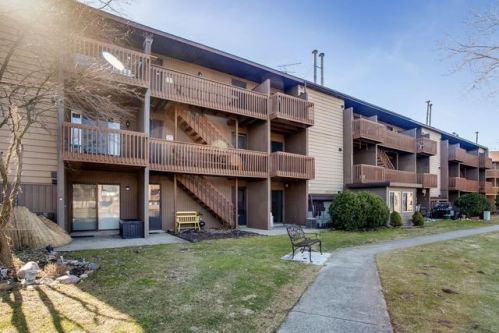 2955 Byron Center Ave, Wyoming MI  49519 exterior