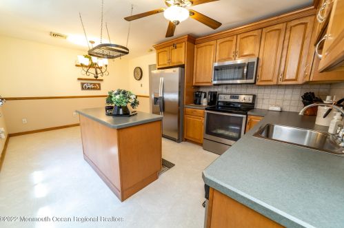 483 Western Blvd, Berkeley Township NJ 08721-3316 exterior